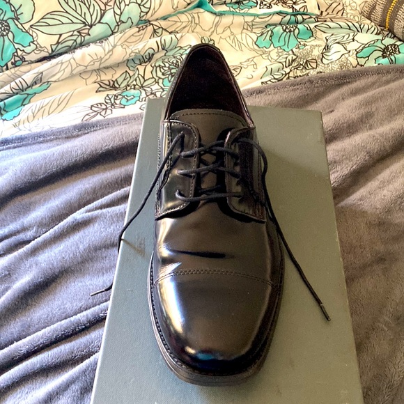 JOHNSTON & MURPHY - Picture 4 of 7